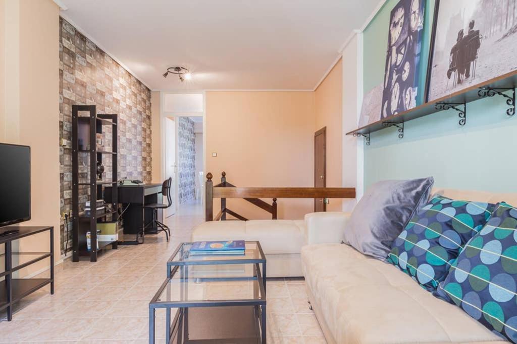 Sunny Apartment With 2 Bedrooms And Garden Glifada Zewnętrze zdjęcie